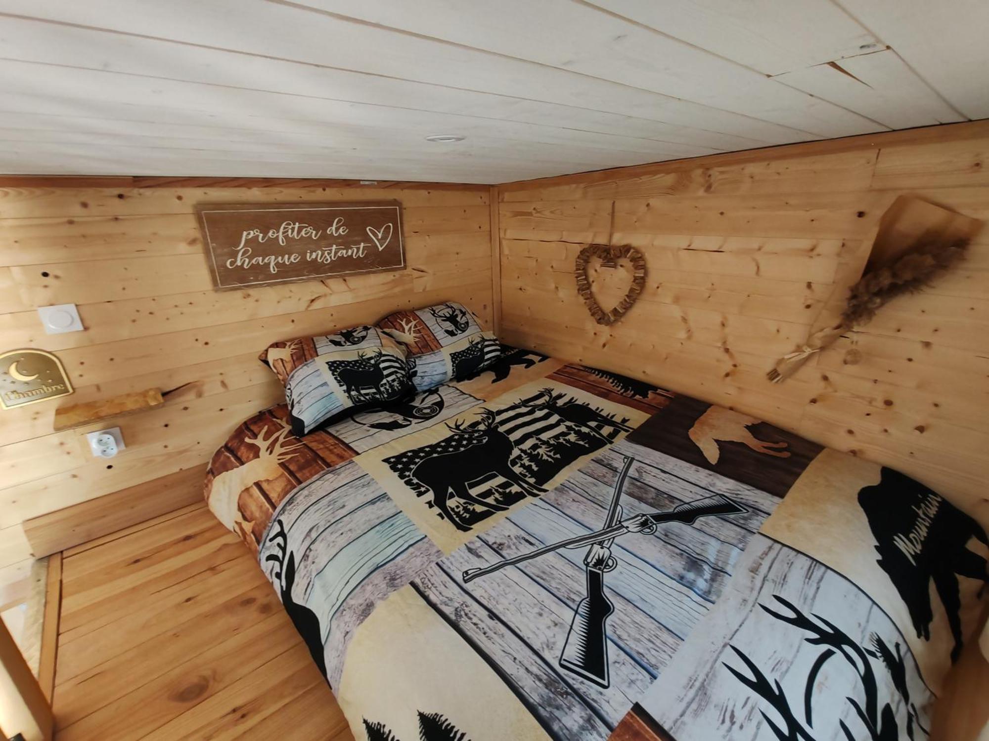Tiny House Des Bougnats Villa Teilhede Bagian luar foto